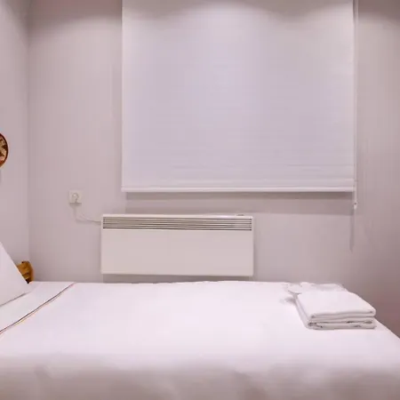 Bright Charming Modern 3bd2bath Balcony! #367 *