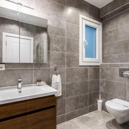 Bright Charming Modern 3bd2bath Balcony! #367 Apartman *