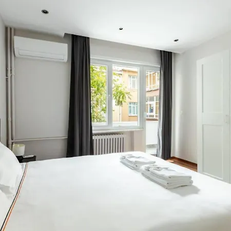 Bright Charming Modern 3bd2bath Balcony! #367 *