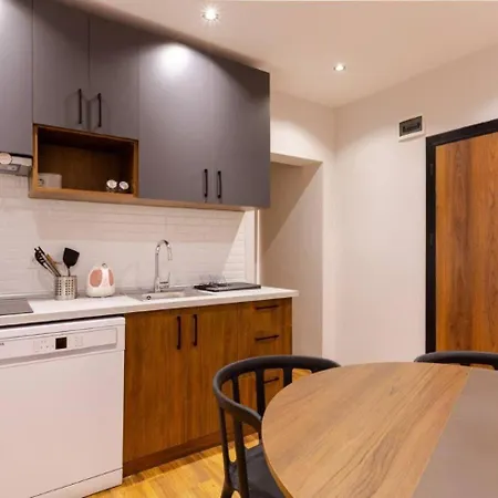 Apartman Bright Charming Modern 3bd2bath Balcony! #367 *