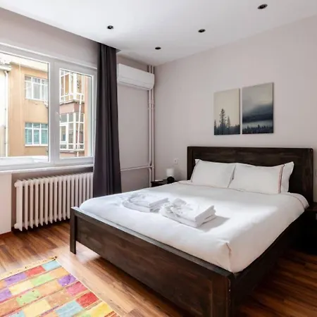 Bright Charming Modern 3bd2bath Balcony! #367