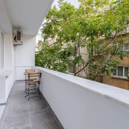Bright Charming Modern 3bd2bath Balcony! #367 Apartman