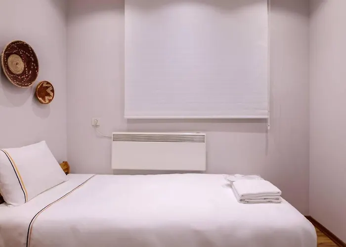 Bright Charming Modern 3bd2bath Balcony! #367 *