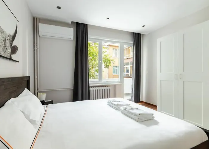 Bright Charming Modern 3bd2bath Balcony! #367 *