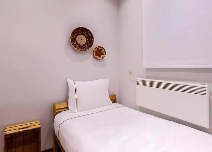 Bright Charming Modern 3bd2bath Balcony! #367