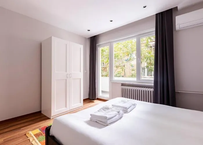 Bright Charming Modern 3bd2bath Balcony! #367 * Istambul