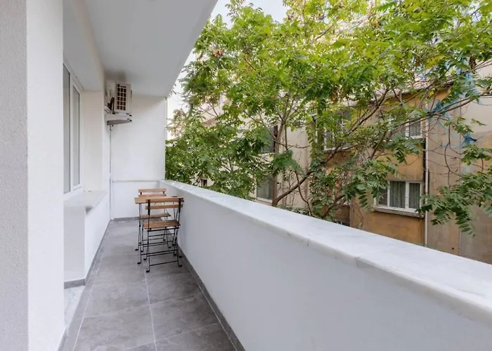 Bright Charming Modern 3bd2bath Balcony! #367 Appartement