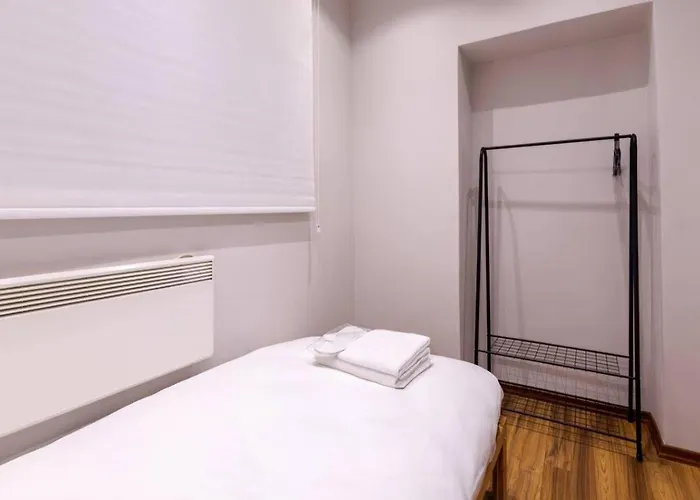 Apartment Bright Charming Modern 3bd2bath Balcony! #367