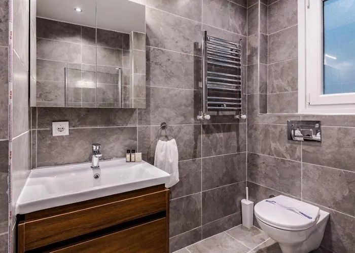 Bright Charming Modern 3bd2bath Balcony! #367 Apartment *